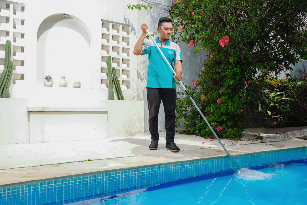 jasa-perawatan-kolam-renang